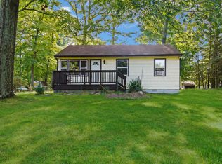 131 Edgewater Dr, Dingmans Ferry, PA 18328