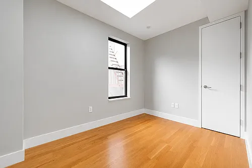 1100 De Kalb Ave #2T Photo 1