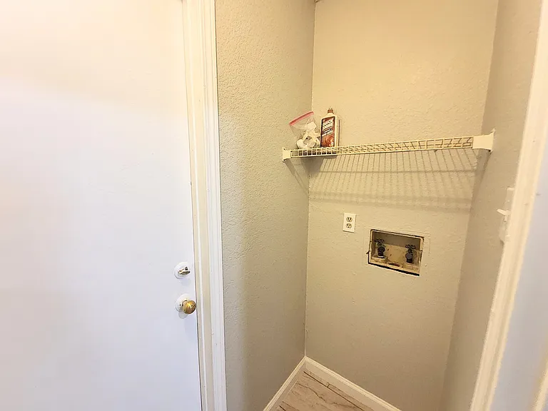 2641 Berkshire Ln — Photo 10