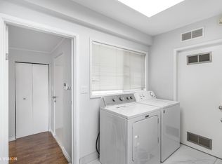 915 Eyremount Dr, West Vancouver, BC V7S 2B2