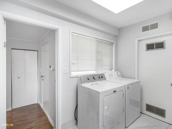 915 Eyremount Dr, West Vancouver, BC V7S 2B2