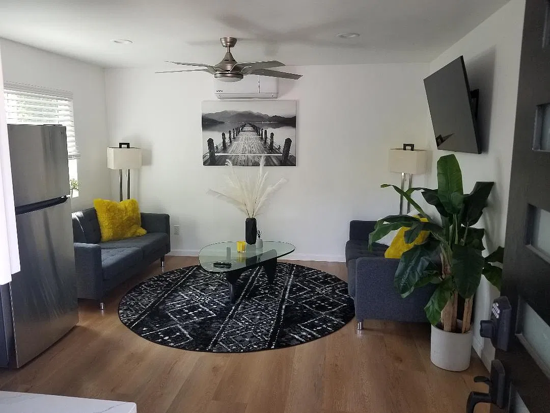 415 N Lomita St — Photo 2