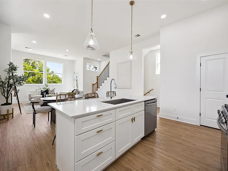 835 Rachel St #B — Photo 7