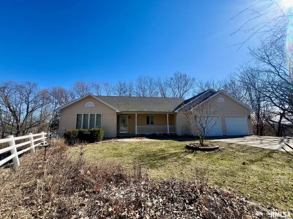 910 N 10th St, Petersburg, IL 62675