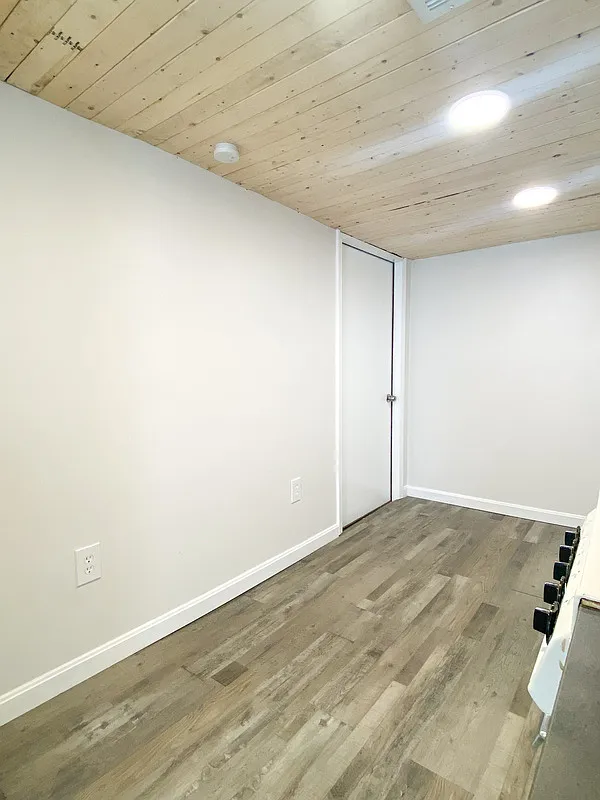 Studio, 1.0 bath, $850 — Photo 3