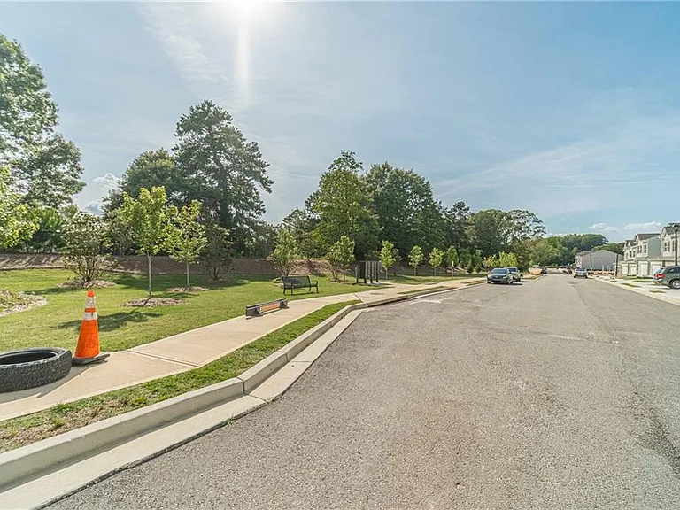 58 Jacobs Farm Ln — Photo 40