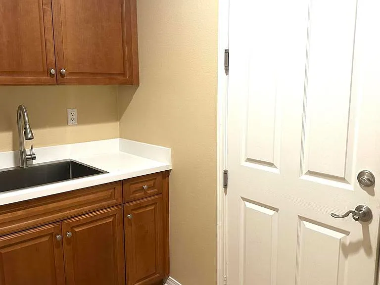361 Cottages Ct — Photo 10