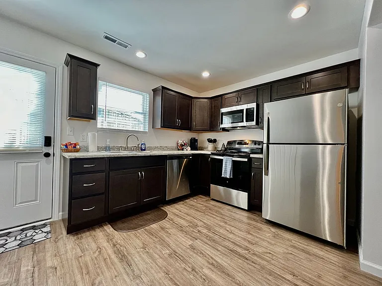 815 W Pearl St #C — Photo 17