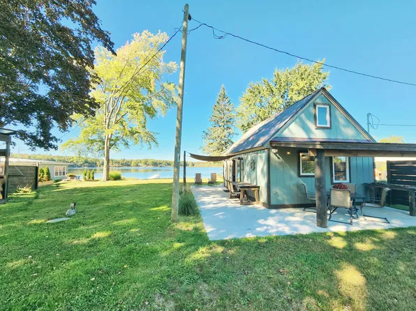 2813 N Mundy Ave, White Cloud, MI 49349