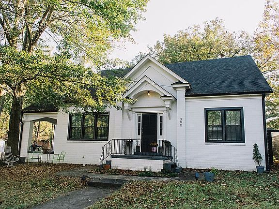 3rd image of 300 Crescent Ave