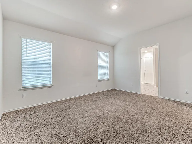 1008 Silver Maple Ln — Photo 8