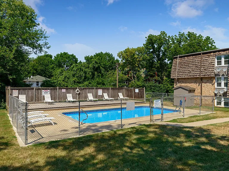 The 4220 Grand Apartments — Photo 7