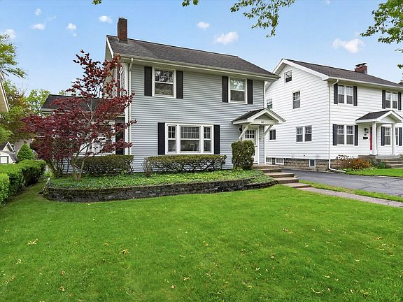 2nd image of 747 Crescent Rd