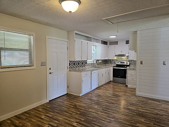 4th image of 1143 Coopertown Rd