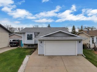 3227 145th Ave NW, Edmonton, AB T5Y2E9