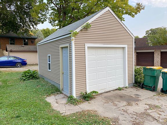 3rd image of 613 Ruble Ave