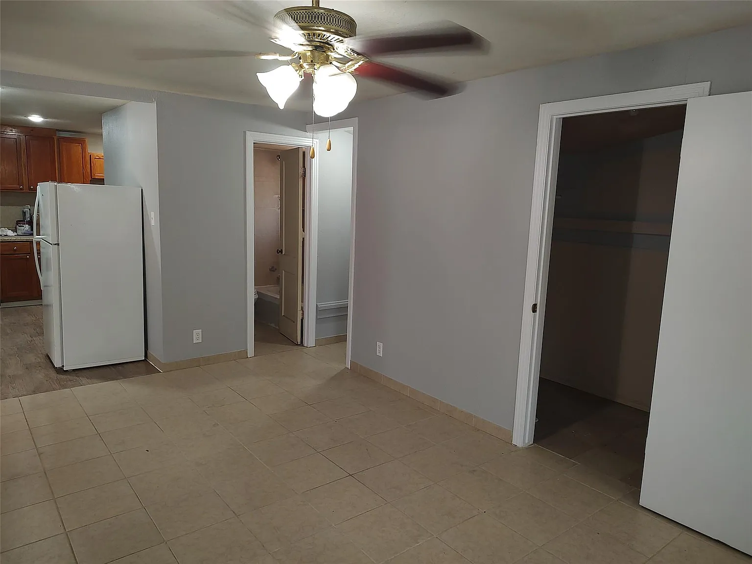 1 bed, 1.0 bath, 650 sqft, $995 — Photo 3
