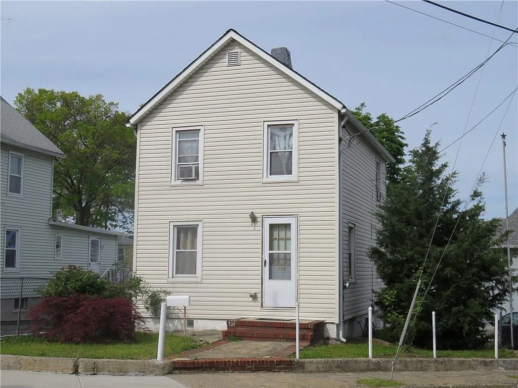115 Prospect St photo 1