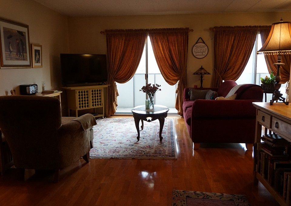 1st image of 150 E Grand Ave APT 201