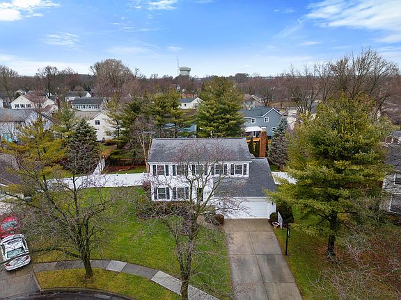 3rd image of 7994 Anderson Park Ln