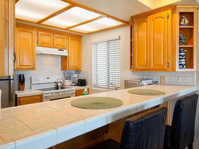 3703 Seashore Dr — Photo 7