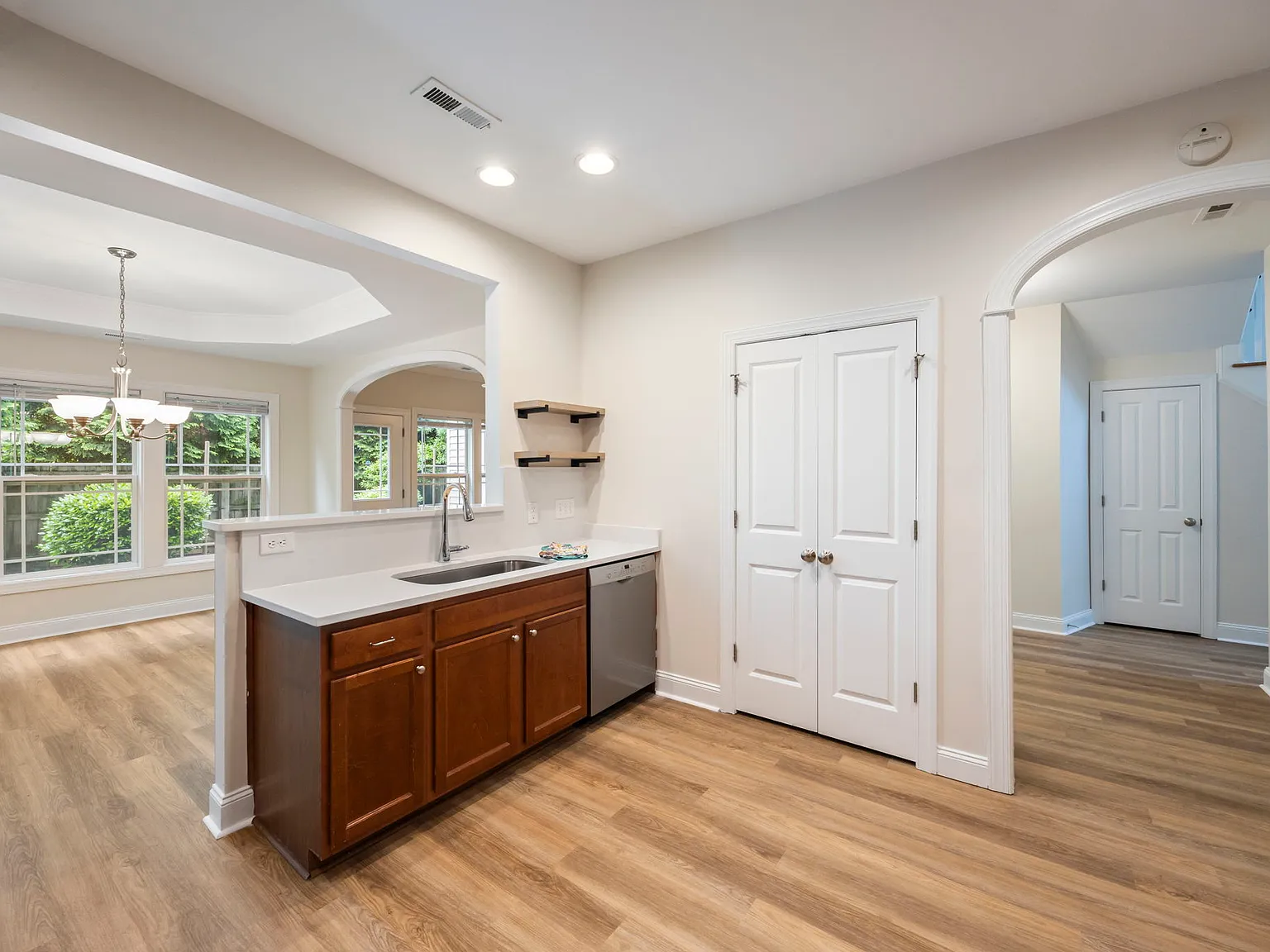 3 bed, 2.5 bath, 1964 sqft, $2,195 — Photo 4