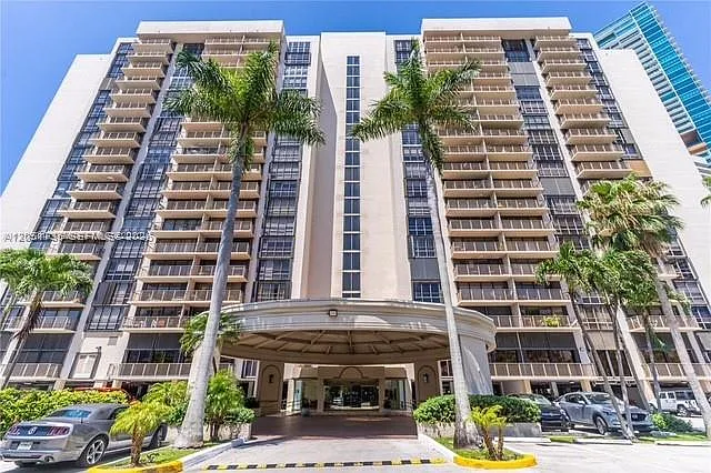 1450 Brickell Bay Dr #801 — Photo 1