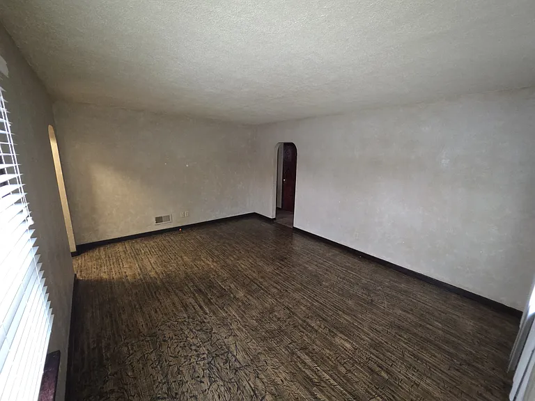 807 W Meadows Pl — Photo 7