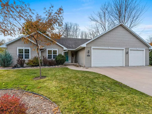 2401 Brantwood Dr, Neenah, WI 54956