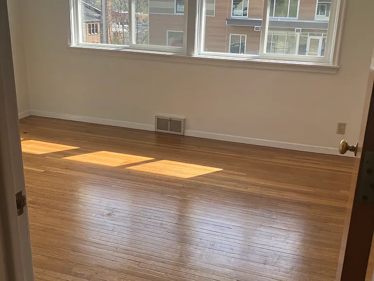 104 Olive St W — Photo 8