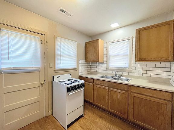 4th image of 922 W 2nd Ave