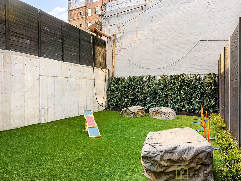 555 W 45th St #6A — Photo 57