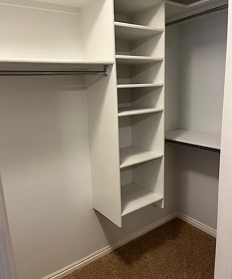 2 walk in closets in the primary bedroom