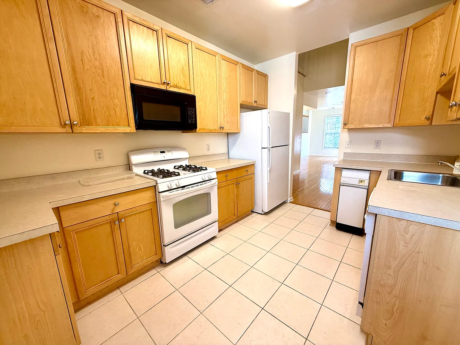 2 bed, 2.5 bath, 1580 sqft, $3,100 — Photo 4