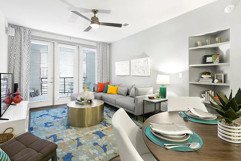 Groves South Lamar — Photo 3