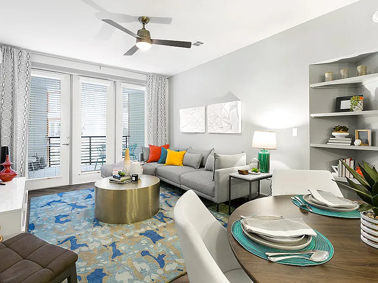 Groves South Lamar — Photo 3