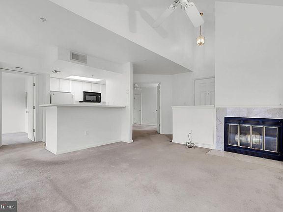 3rd image of 913 Hillside Lake Ter APT 412