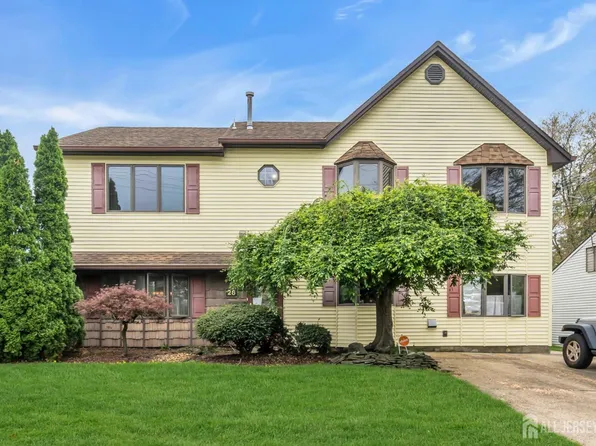 28 Colton Rd, Edison, NJ 08817
