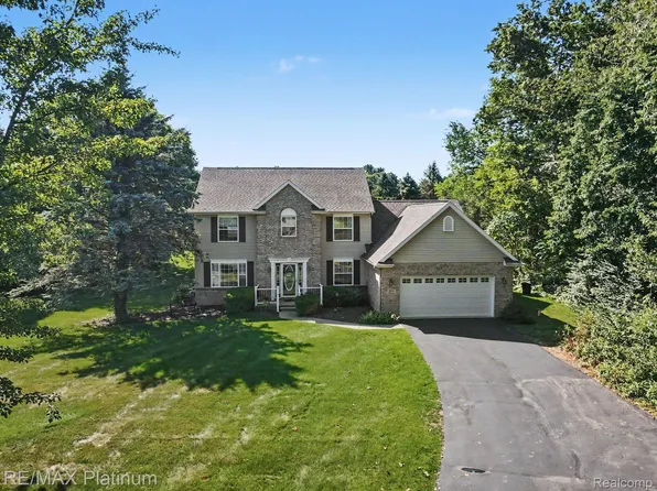 4361 Sundance Cir, Howell, MI 48843