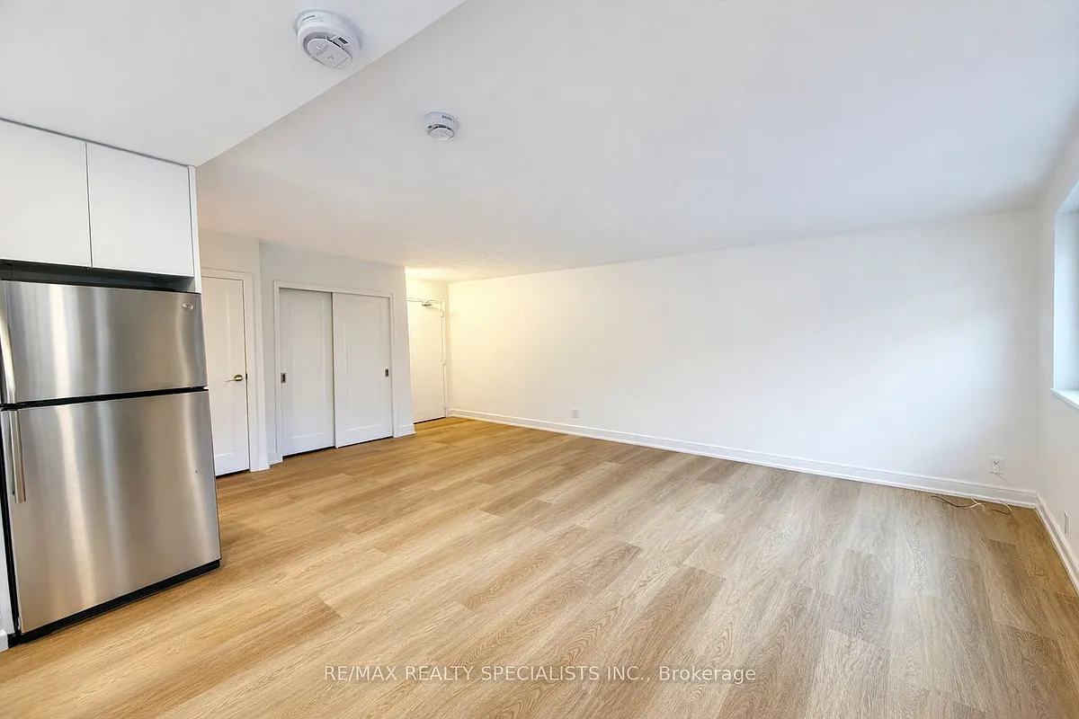 Building Photo - 118 Tyndall Ave #105