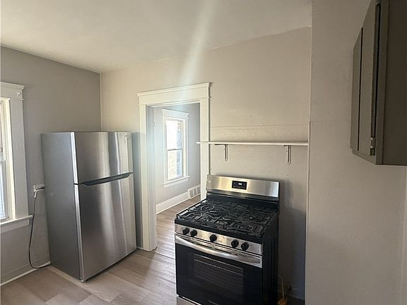 3rd image of 2807 E 124th St