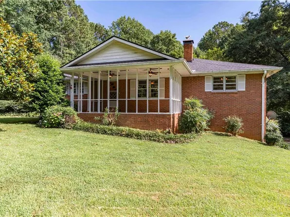 5670 Lanny Dr, Powder Springs, GA 30127