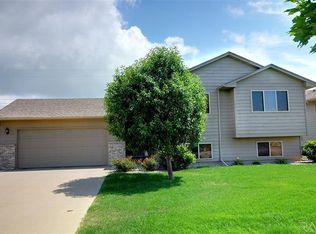 5204 S Galway Ave, Sioux Falls, SD 57106