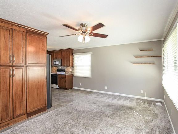4th image of 1202 Greenlawn Dr