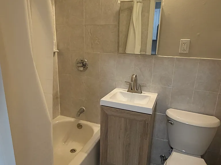 715 Clinton St #17 — Photo 6
