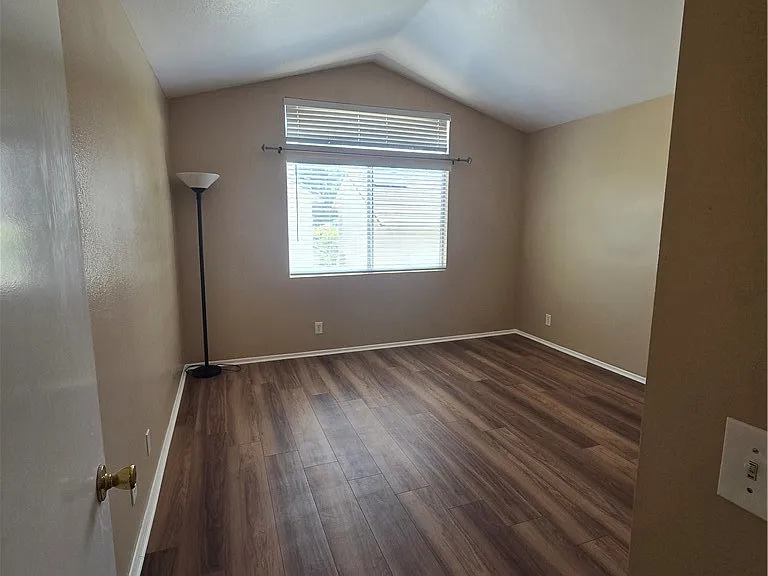 881 Bramble Ln — Photo 24