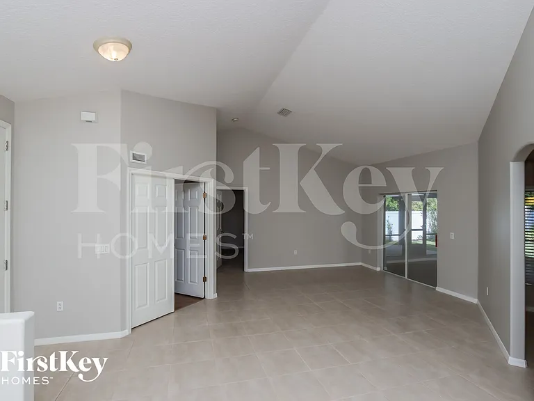 1347 Armory Dr NE — Photo 4
