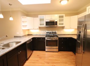 286 Main St #205, Woburn, MA 01801