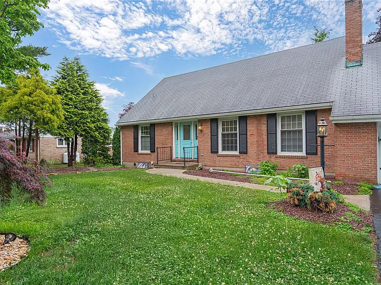285 Bridle Path Rd — Photo 3