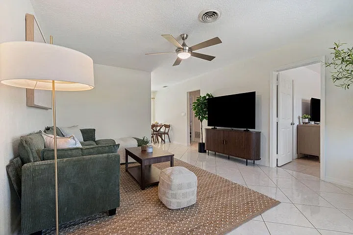 2 bed, 900 sqft, $4,000 — Photo 3